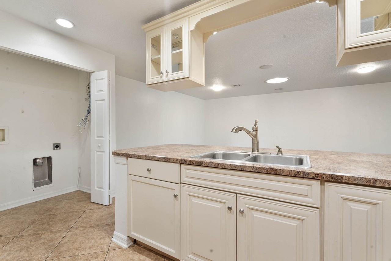 907 Willow Drive - Photo 4 of 20