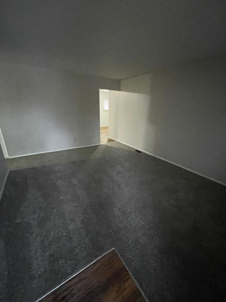 10231 Bayton Ct - Photo 5 of 14