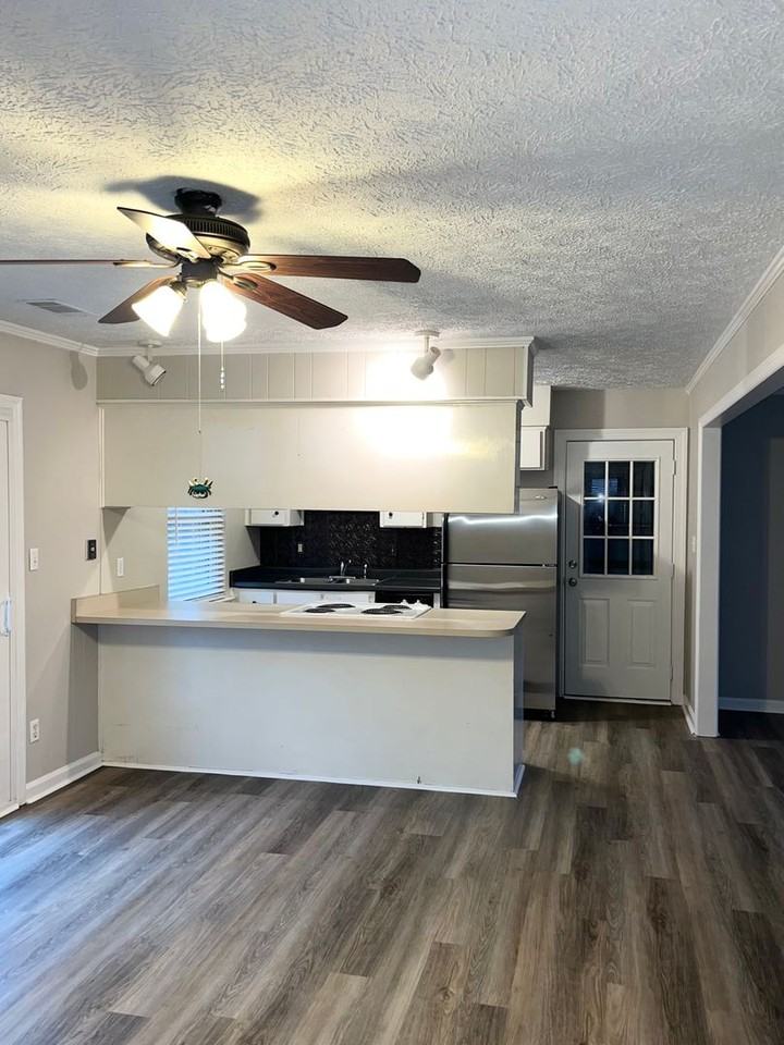 20 Port Royal Drive - Photo 7 of 17