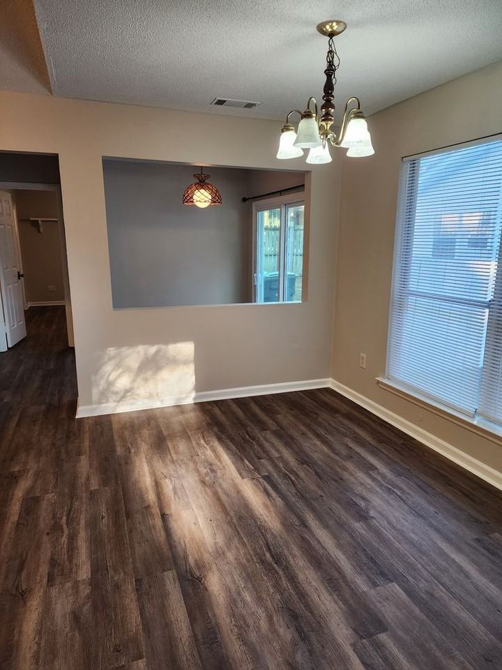 1211 King George Blvd - Photo 4 of 18