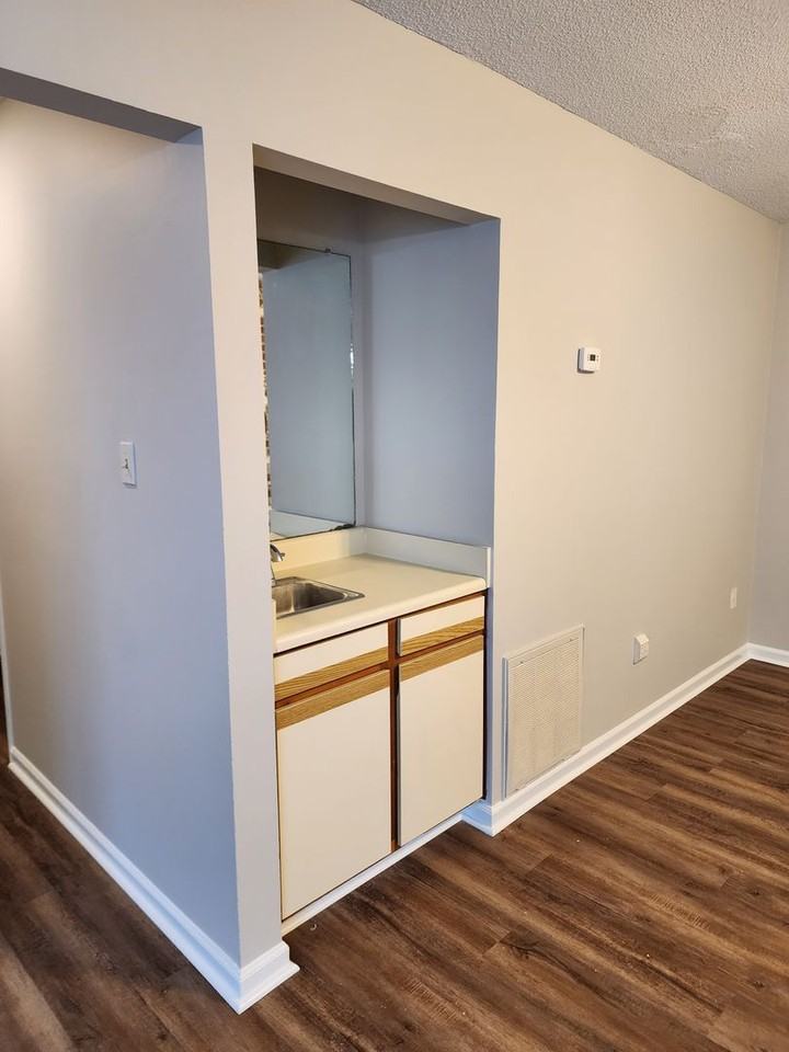 1211 King George Blvd - Photo 5 of 18
