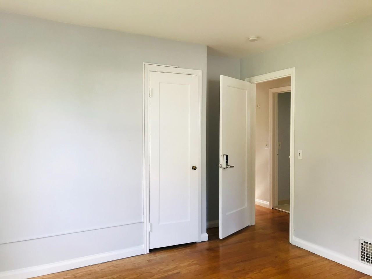 266 Hoover Dr - Photo 6 of 40