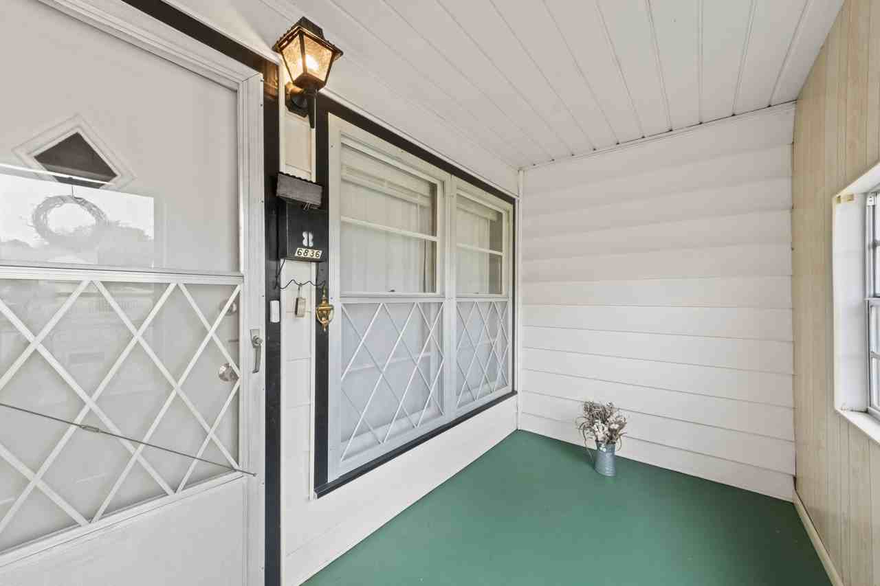 6836 E King St - Photo 4 of 15