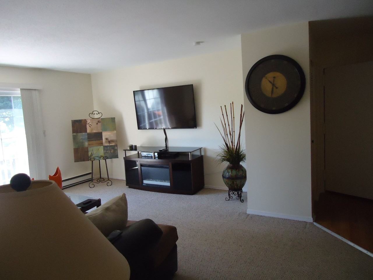 1 bedroom den or 2 Bedroom Unit in Seymour - Photo 2 of 14