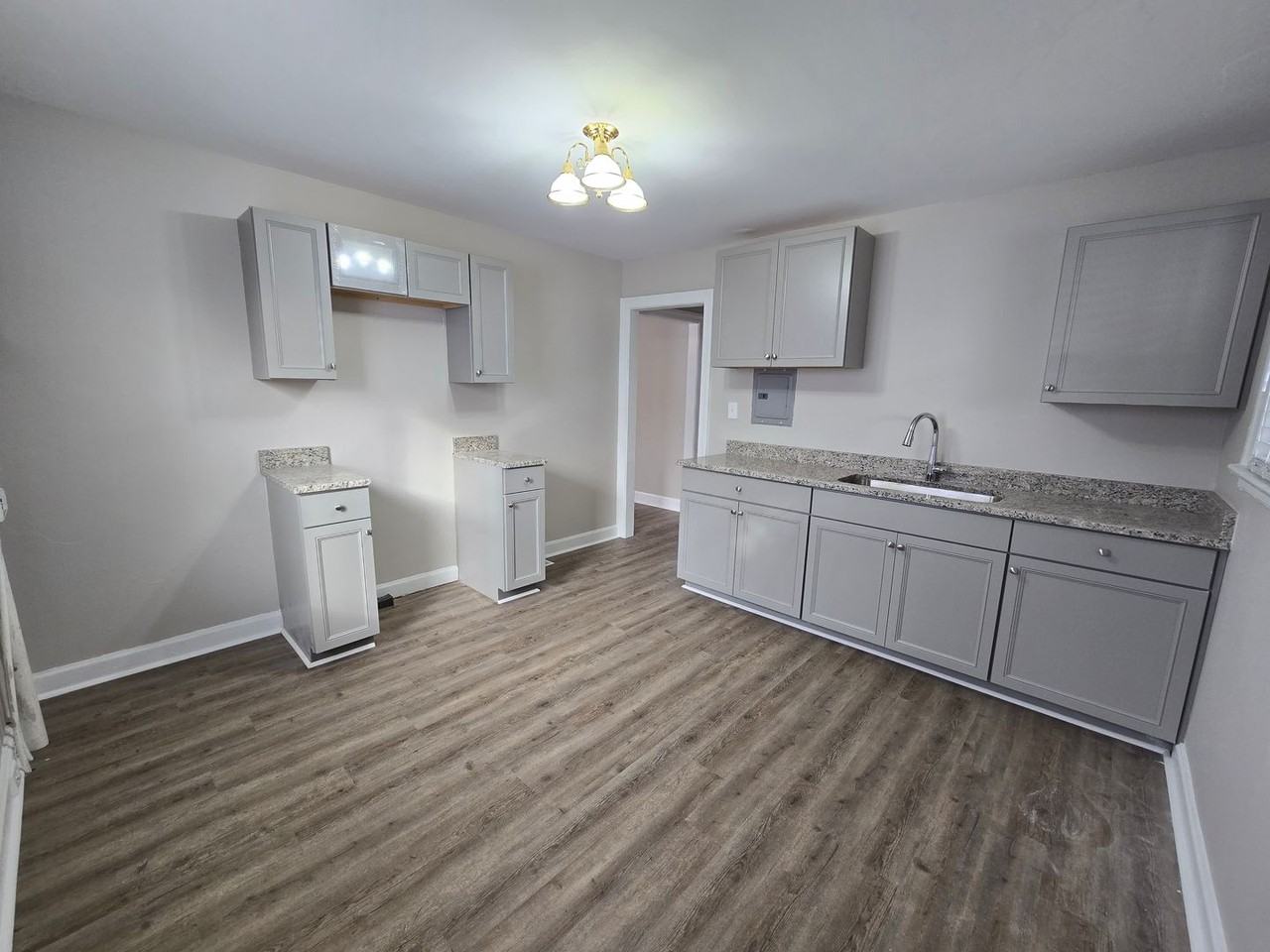 410 Hickory Ave - Photo 4 of 7