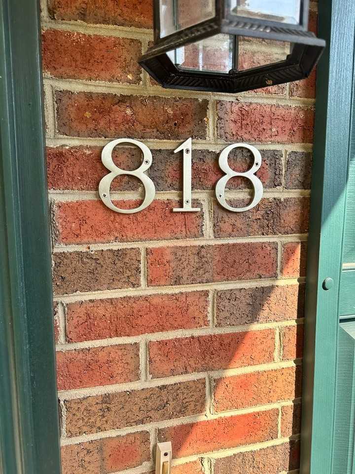 818 Patrick Henry Drive - Photo 2 of 21