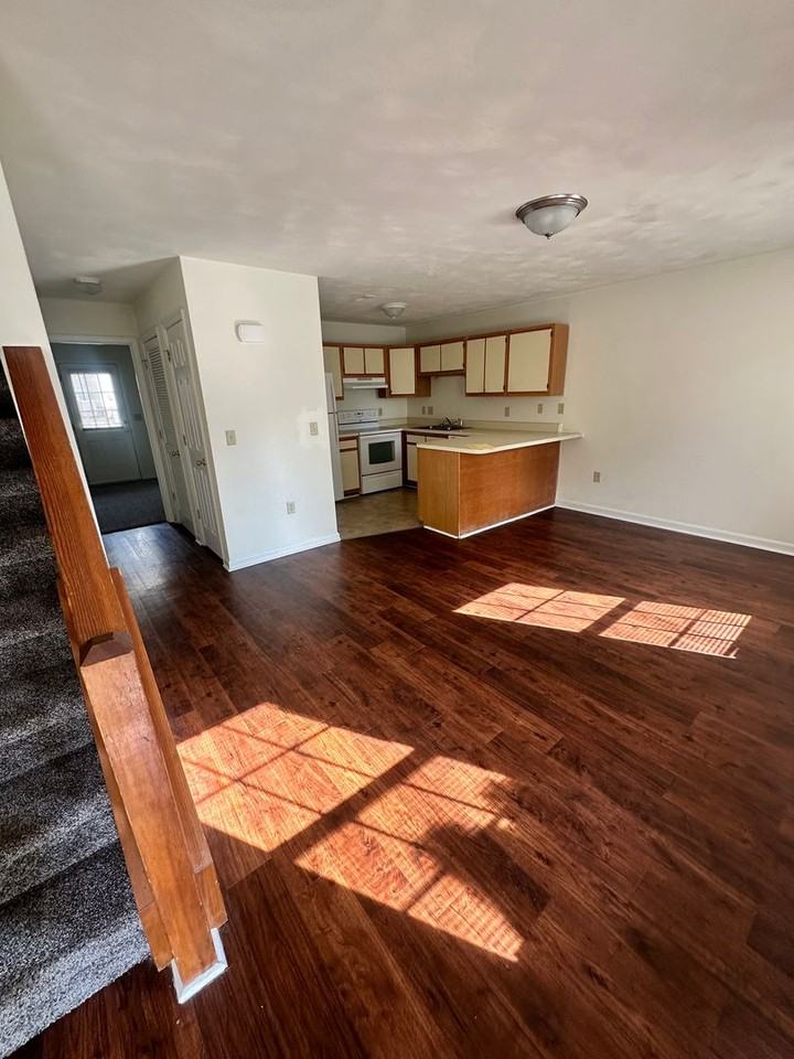 818 Patrick Henry Drive - Photo 3 of 21