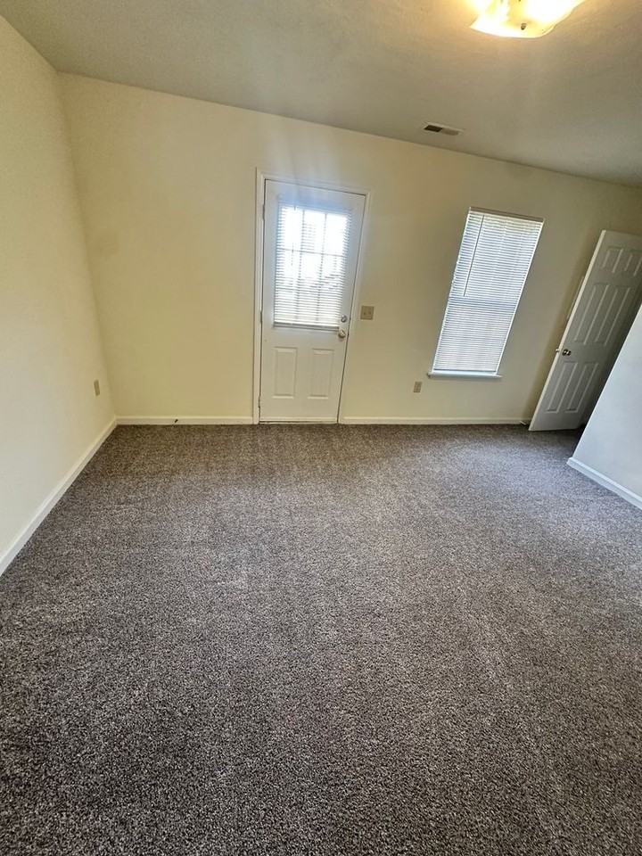 818 Patrick Henry Drive - Photo 4 of 21