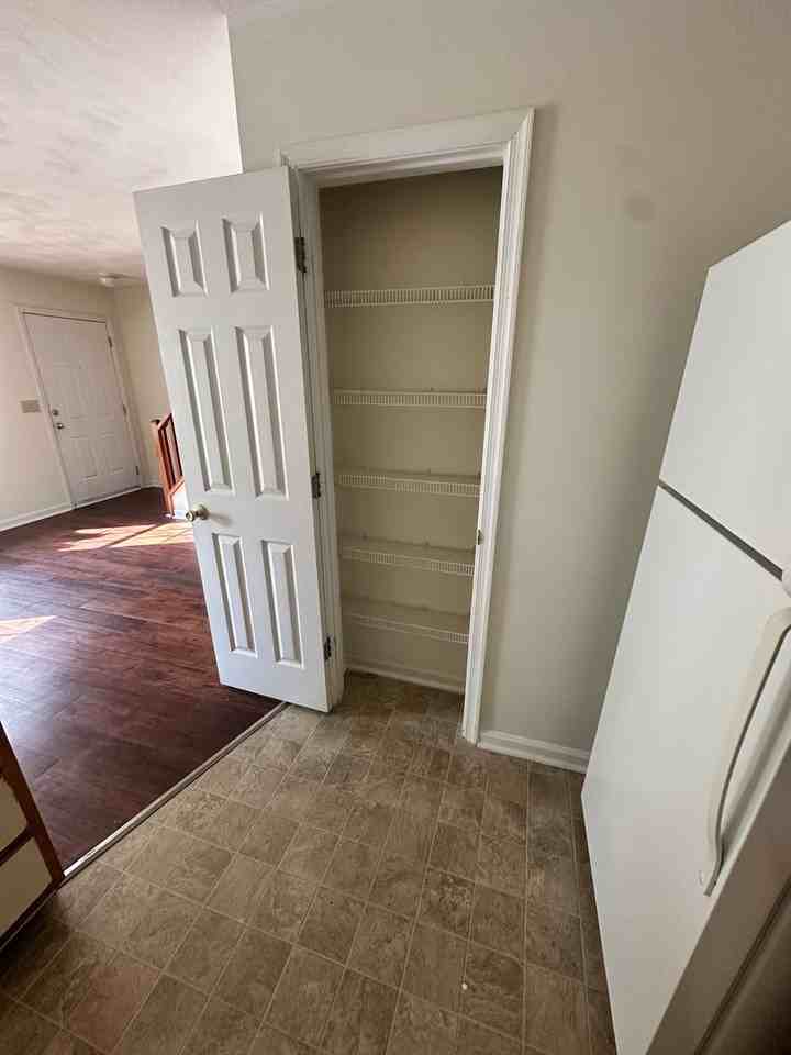 818 Patrick Henry Drive - Photo 7 of 21