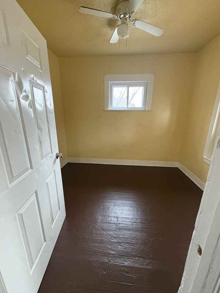 3026 E 123rd St - Photo 3 of 5