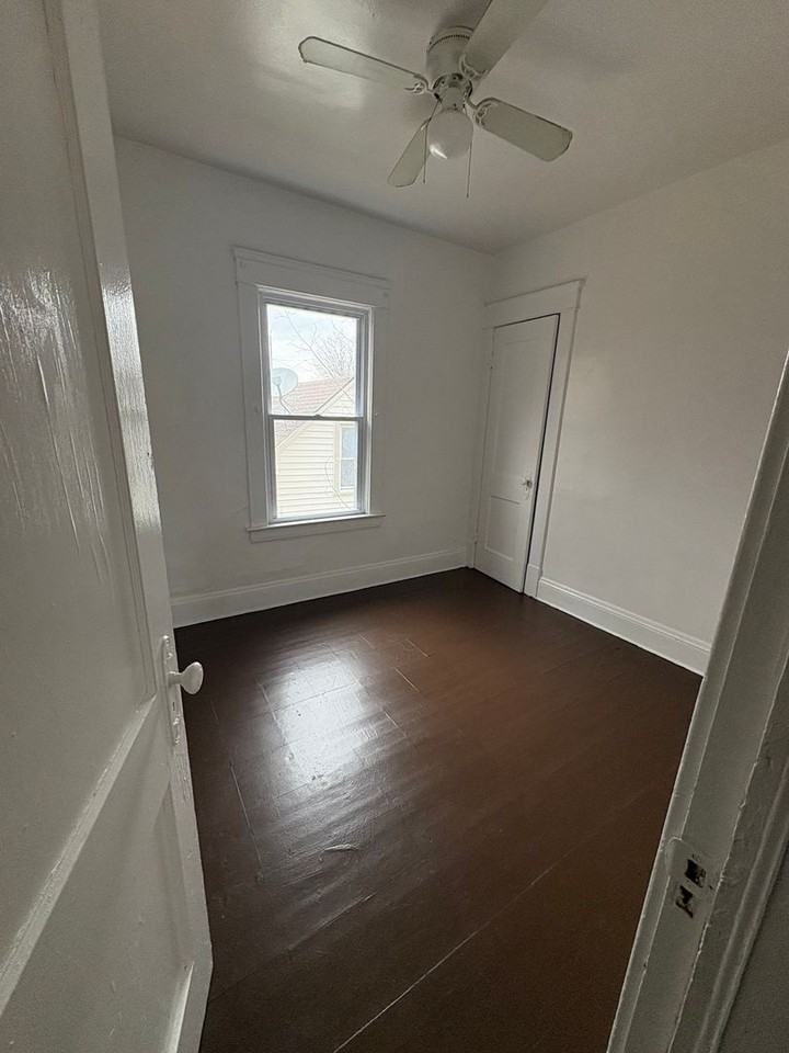 3026 E 123rd St - Photo 4 of 5