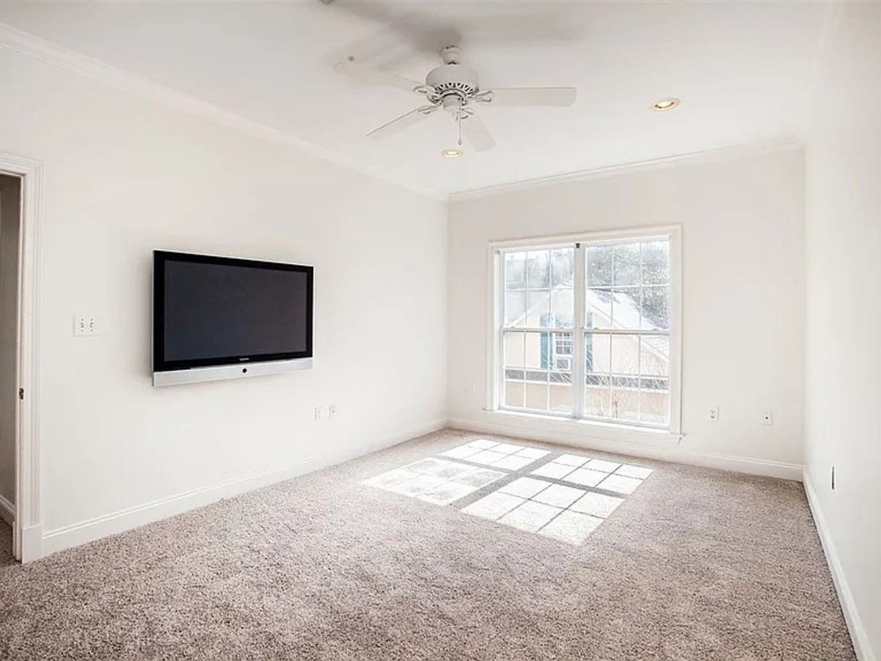 105 Broadfoot Circle - Photo 3 of 27