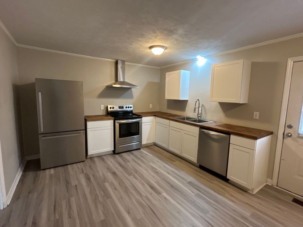 2129 Circle Drive - Photo 3 of 12