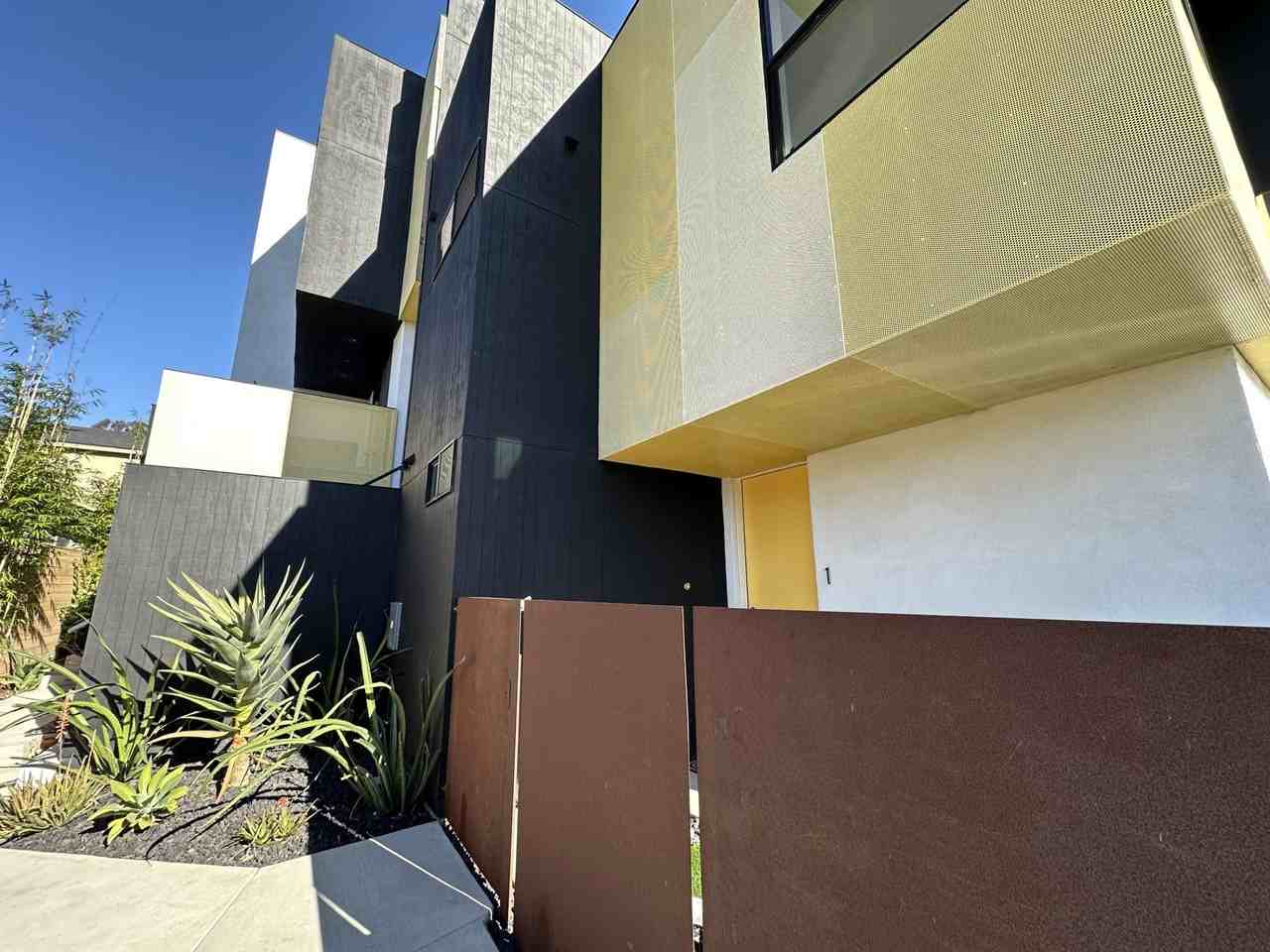 2664 L St - El Doumas - Photo 2 of 3