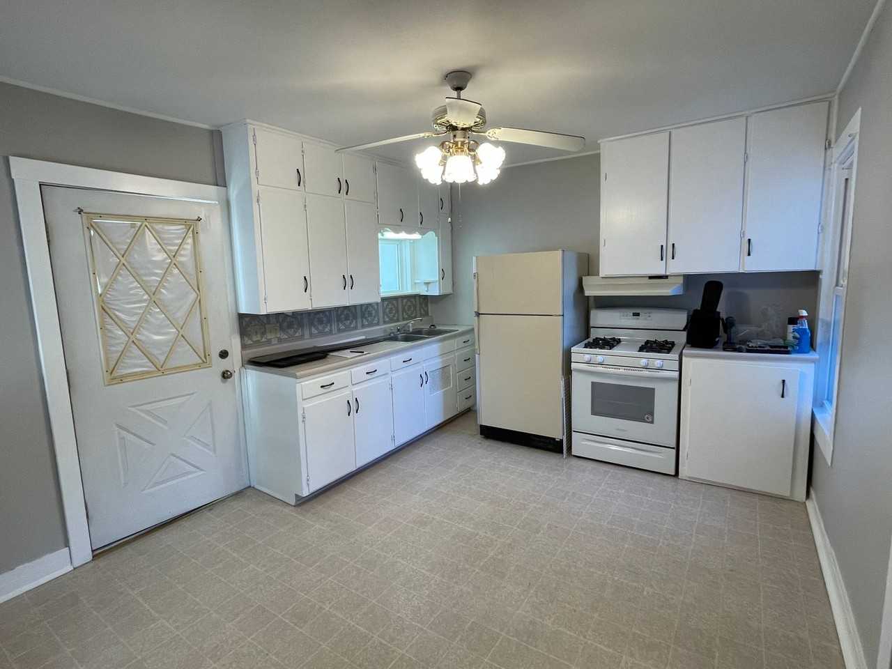 520 Jefferson St - Photo 3 of 9