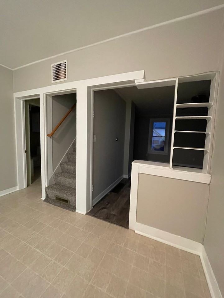 520 Jefferson St - Photo 4 of 9