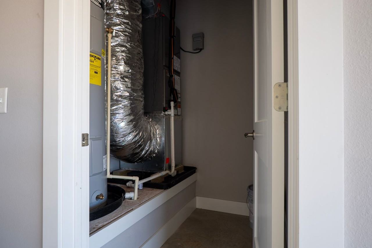 1733 Booker Circle - Photo 4 of 25