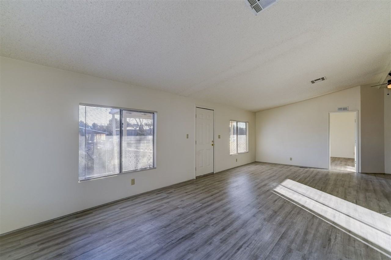 3060 Crestview Dr - Photo 5 of 37