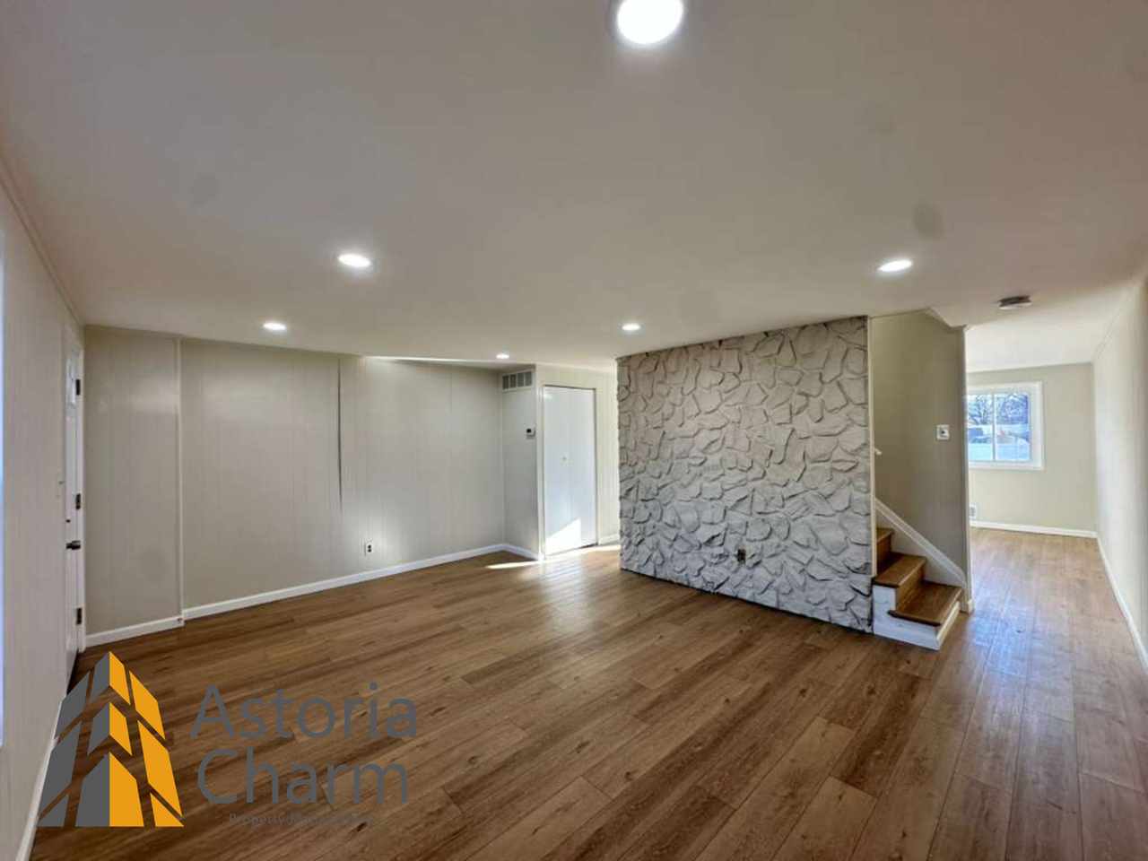 1045 Foxwood Ln - Photo 5 of 48