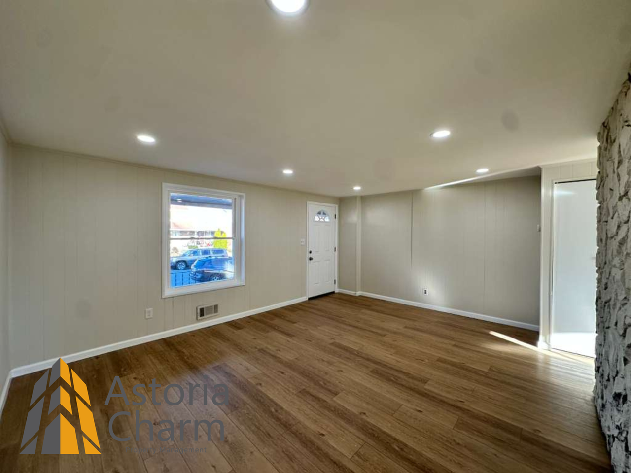 1045 Foxwood Ln - Photo 6 of 48