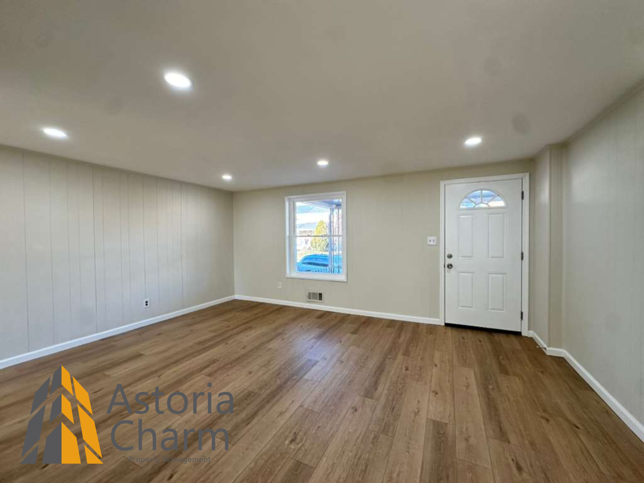 1045 Foxwood Ln - Photo 7 of 48