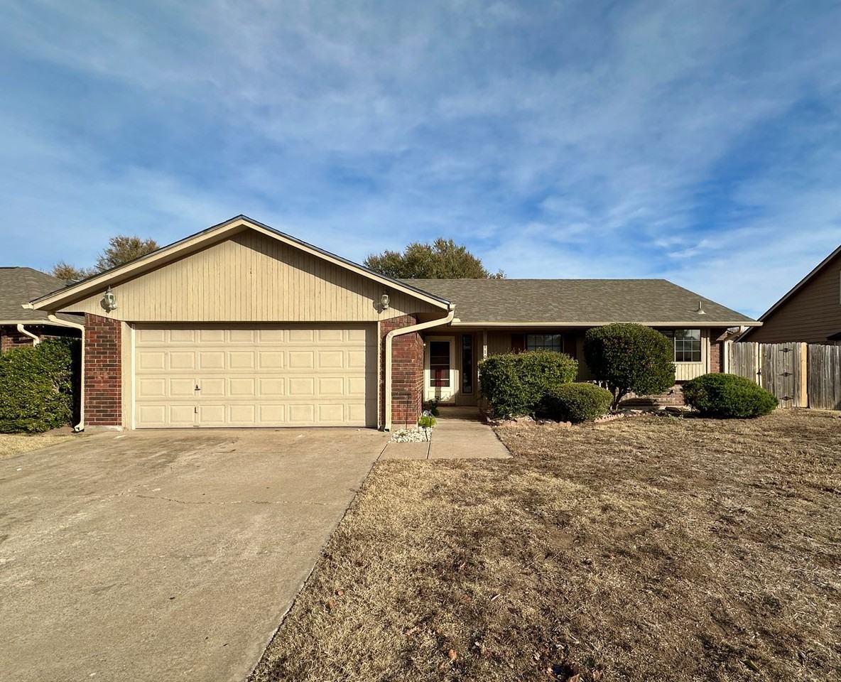 1103 Nw Willow Pl - Photo 2 of 34