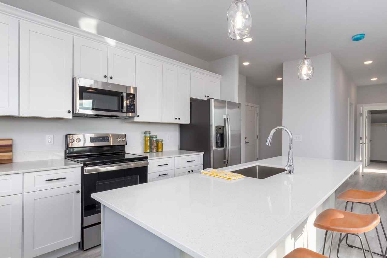 Studio, 1 - Photo 4 of 13