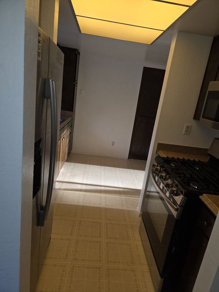 1256 Sierra Boulevard - Photo 2 of 11