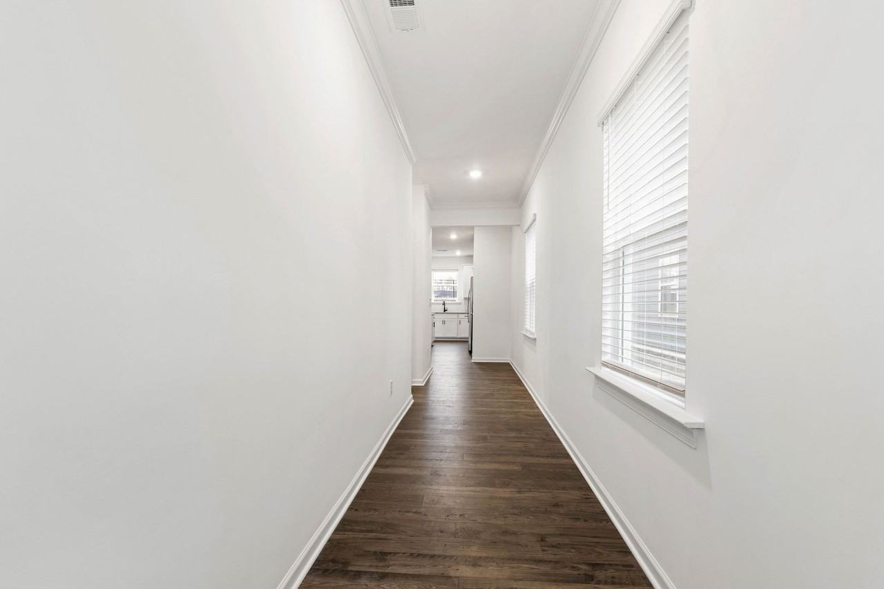 2724 Sammish Way - Photo 5 of 40