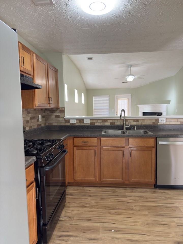 103 Topaz Drive - Photo 3 of 15