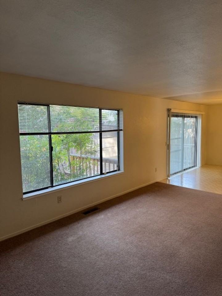 1678 E Street - Photo 7 of 21