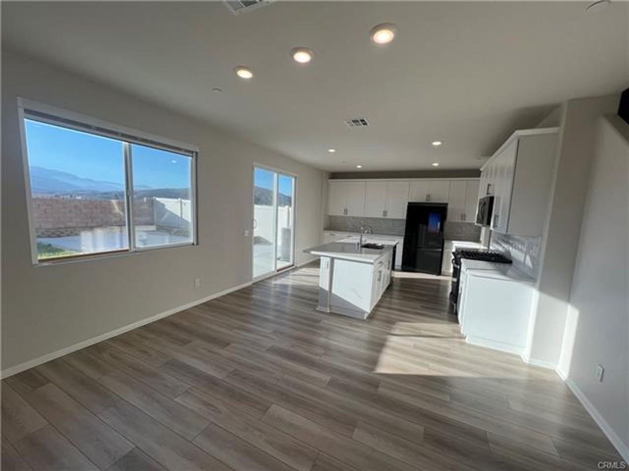 19557 Hanging Rock Rd - Photo 2 of 26