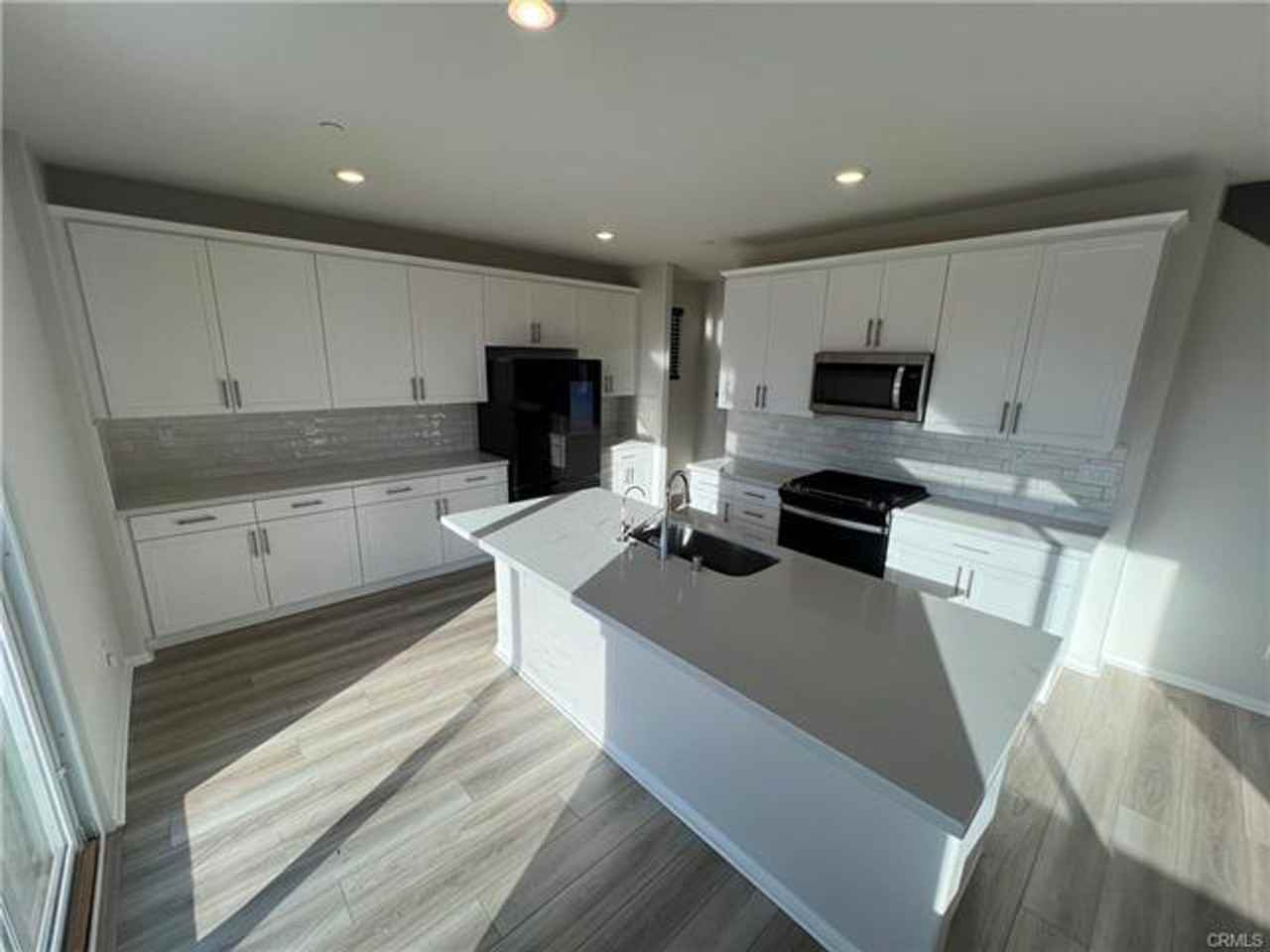 19557 Hanging Rock Rd - Photo 3 of 26