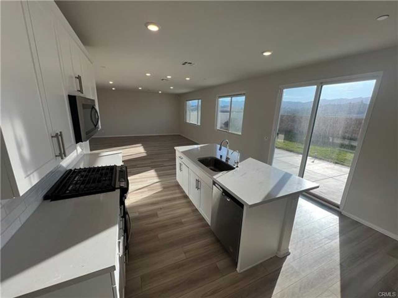 19557 Hanging Rock Rd - Photo 4 of 26