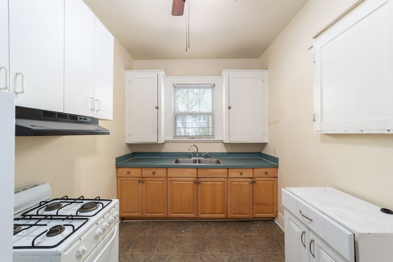 1022 Northwest 3rd Avenue - Photo 6 of 9