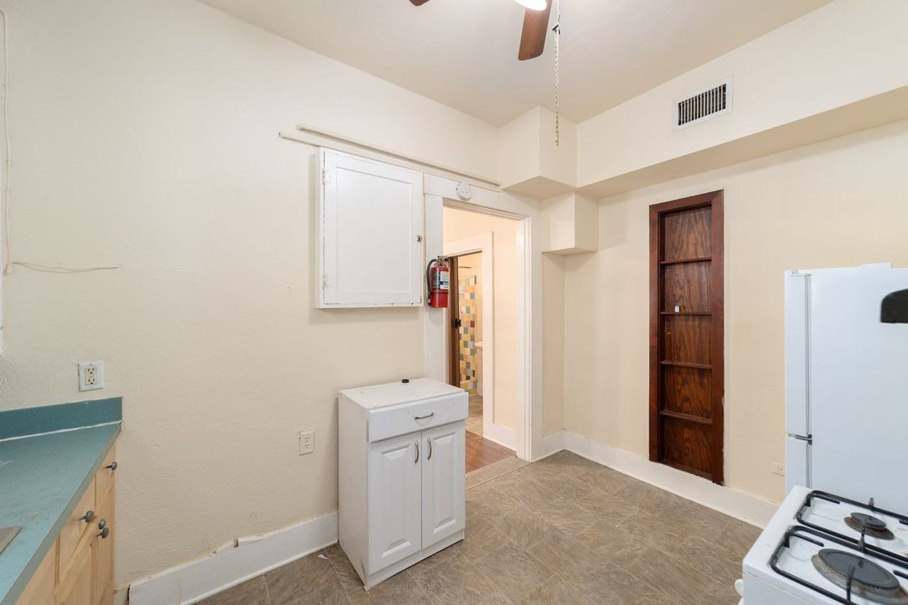 1022 Northwest 3rd Avenue - Photo 7 of 9