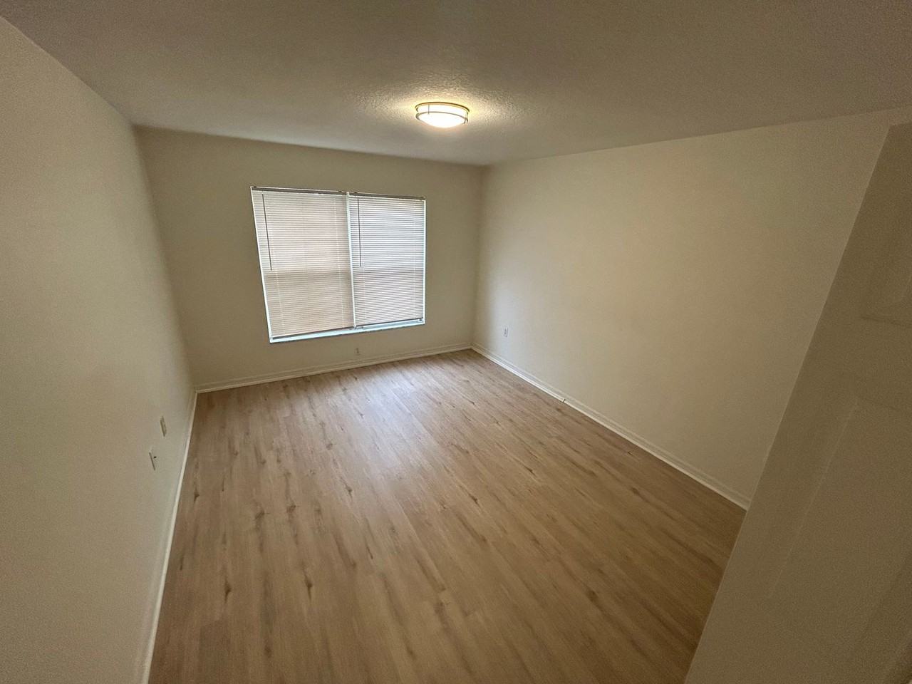 5535 Northeast 4th Avenue - Photo 6 of 9