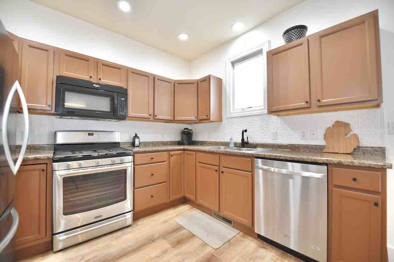 380 Market Pl - Photo 2 of 18