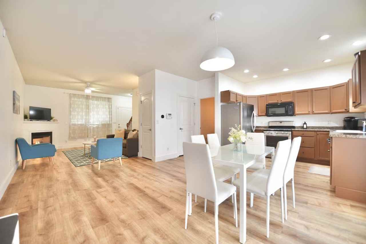 380 Market Pl - Photo 4 of 18