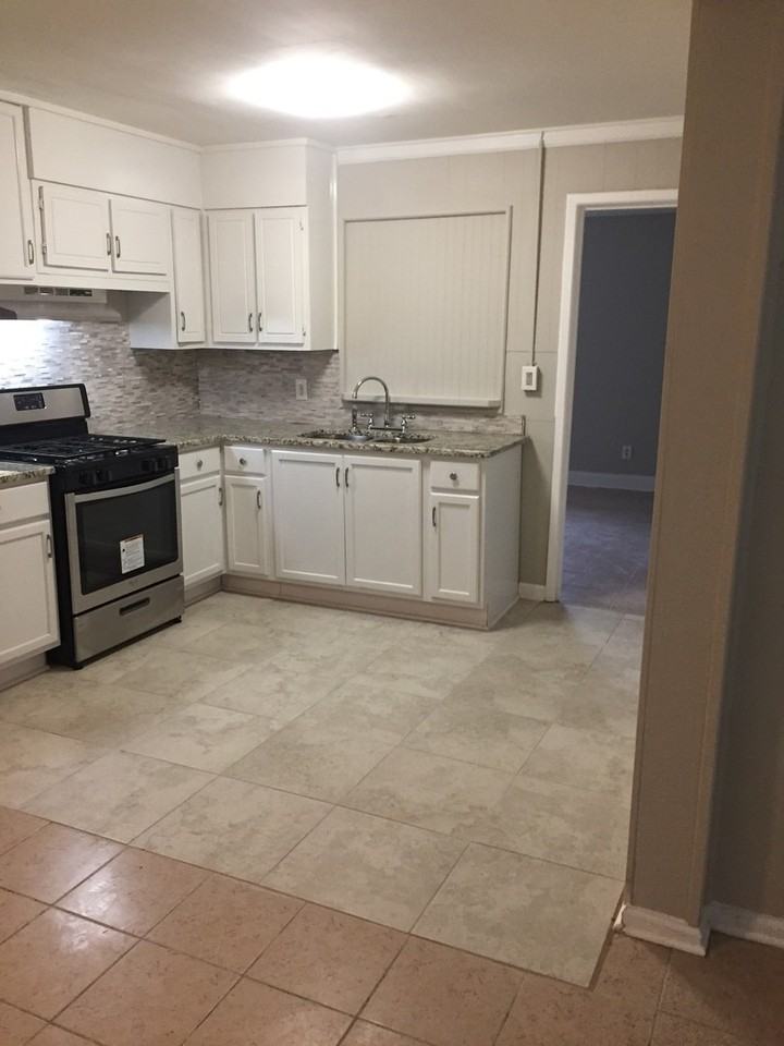 272 Whitworth Drive Southwest - Photo 2 of 8