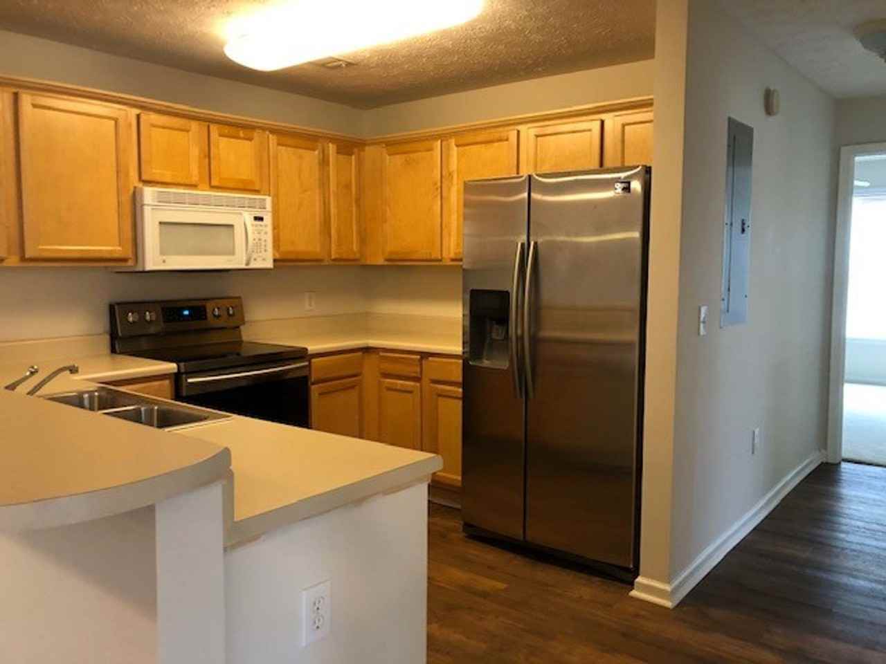 1385 S Donahue Dr - Photo 7 of 21