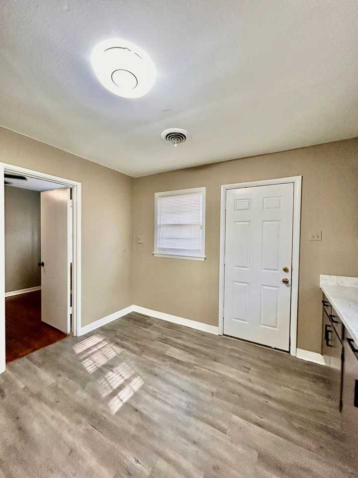 3310 N Watkins St - Photo 4 of 9