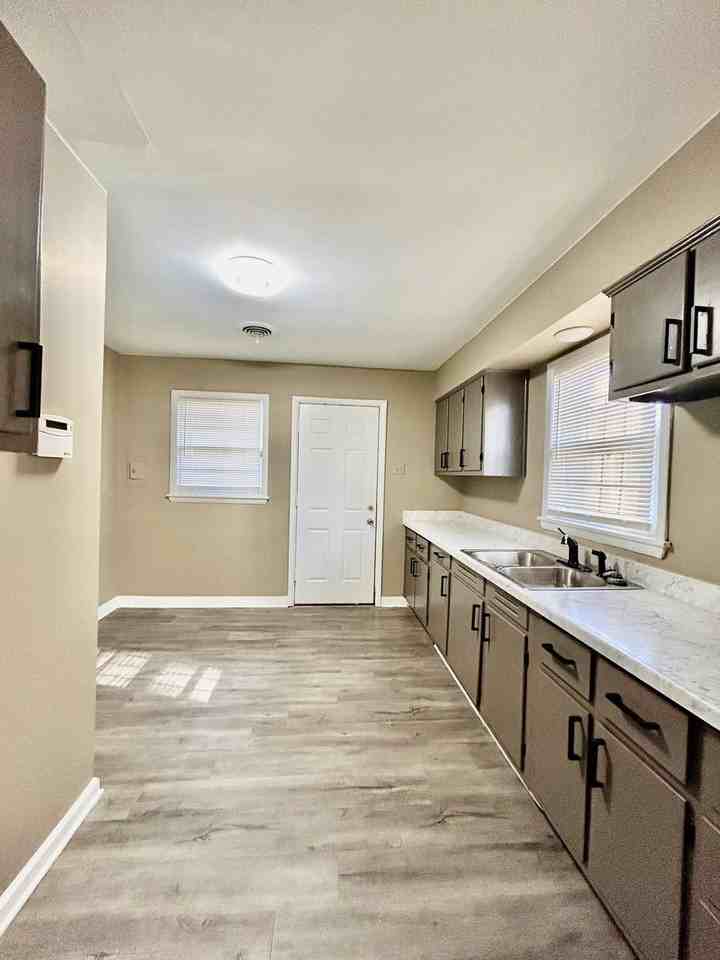 3310 N Watkins St - Photo 5 of 9