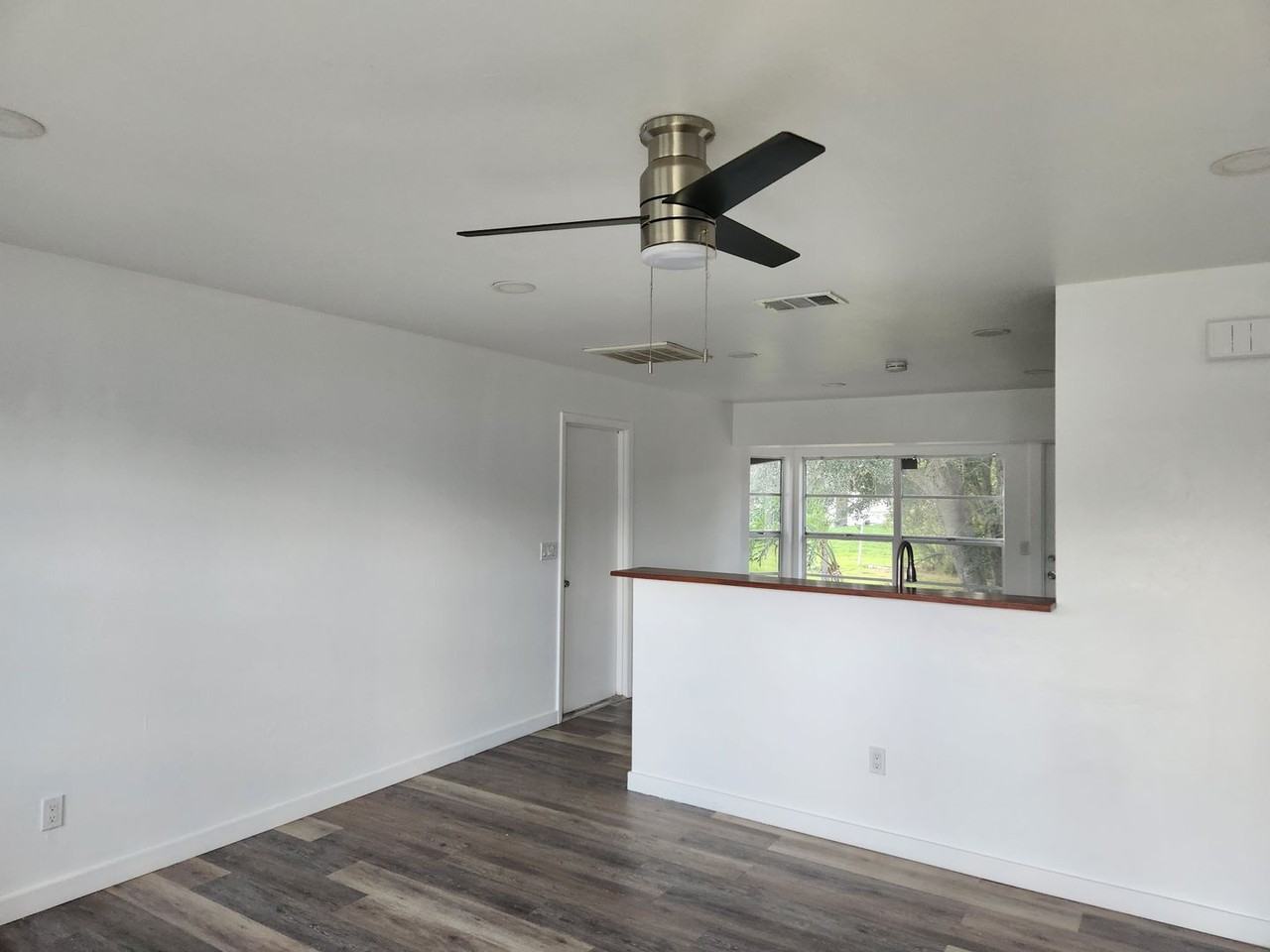 6143 Hester Ave - Photo 2 of 9
