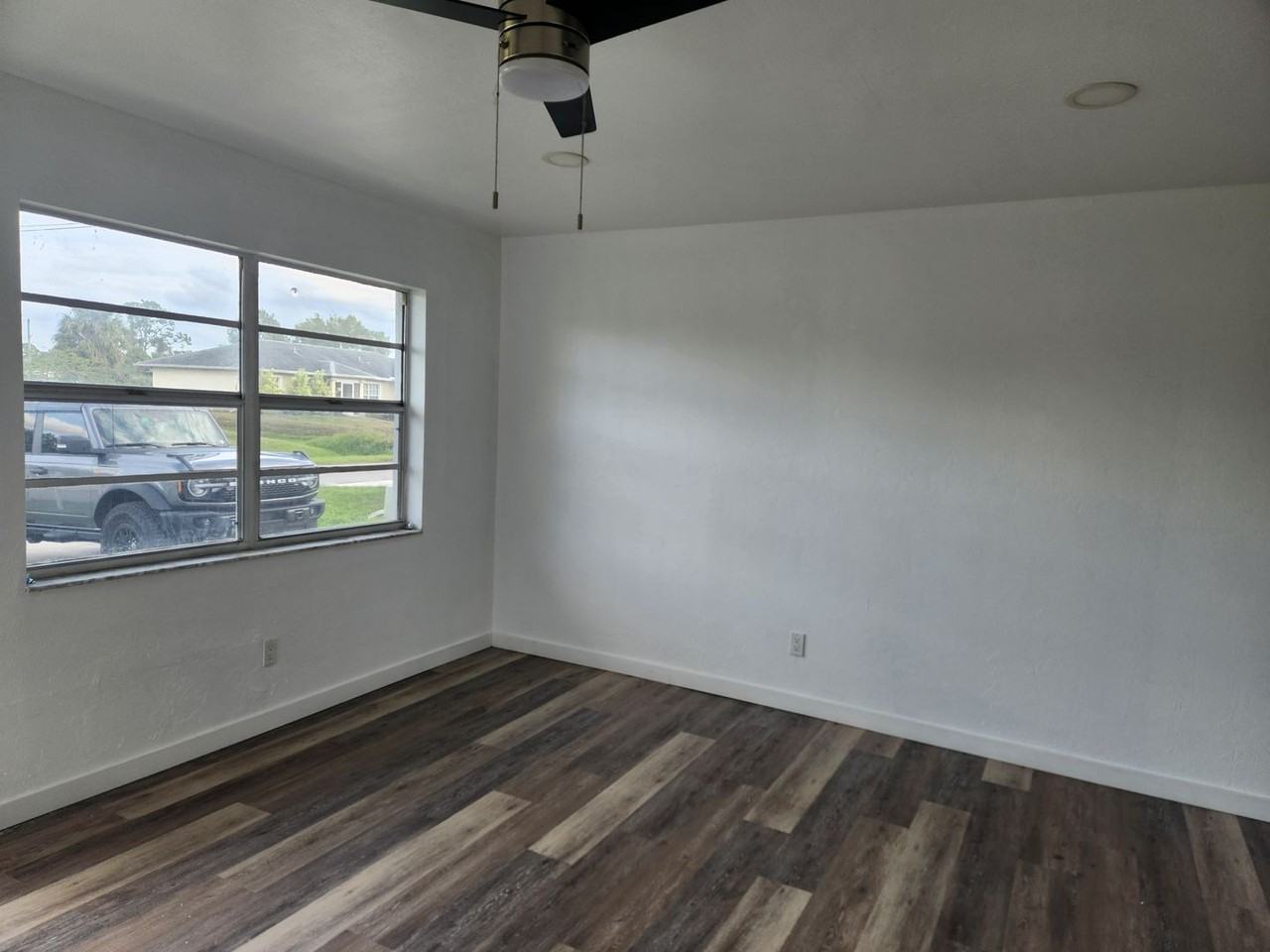 6143 Hester Ave - Photo 3 of 9