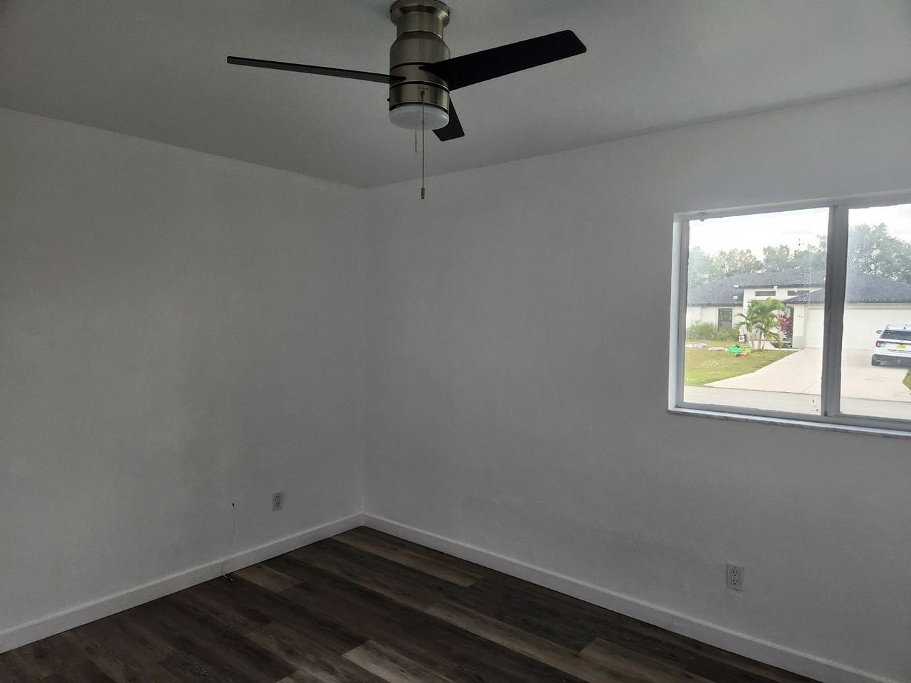 6143 Hester Ave - Photo 6 of 9