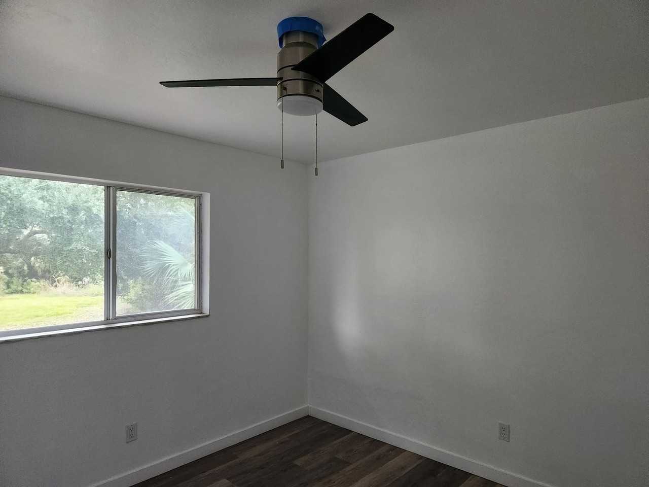 6143 Hester Ave - Photo 7 of 9