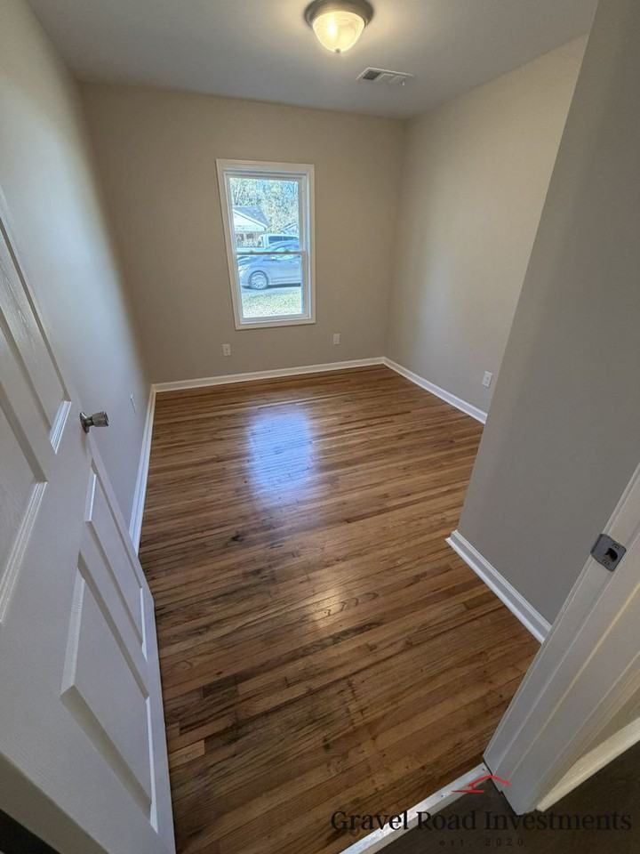 2925 35th Ave - Photo 4 of 13
