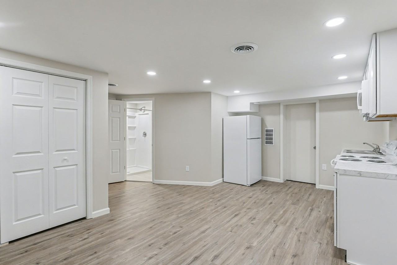 100 Old York Road - Photo 3 of 5