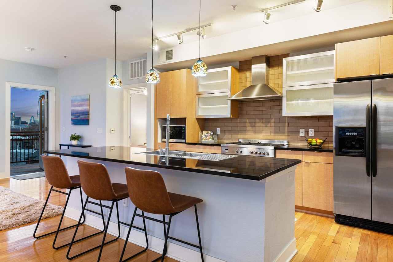 2240 N Clay St - Photo 4 of 29